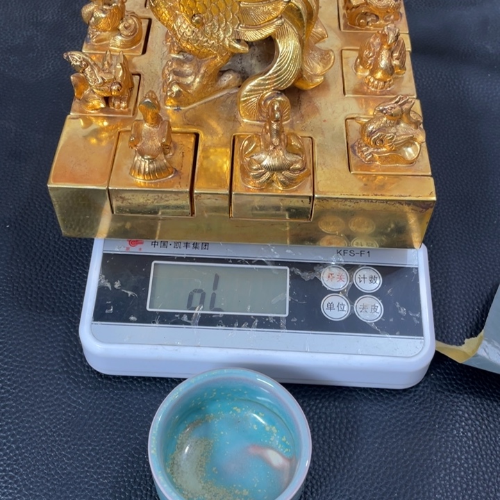 鼎***助陶摆件大哥在哪上班呀今天