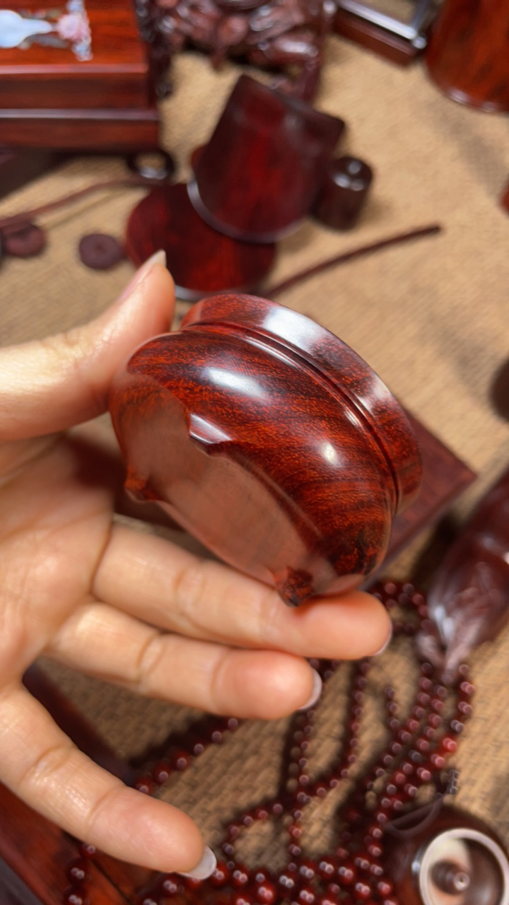 印度小叶紫檀三脚香炉一个