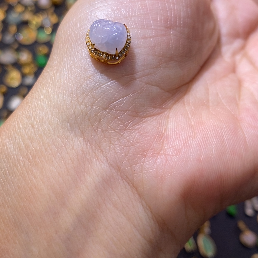 靠***光翡翠18K金镶嵌颈饰