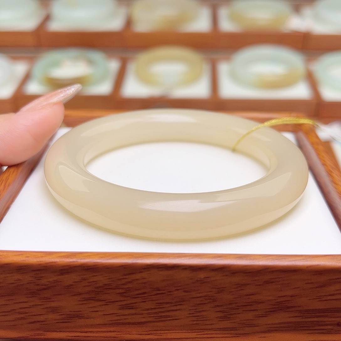 和田玉手镯未镶嵌55.1