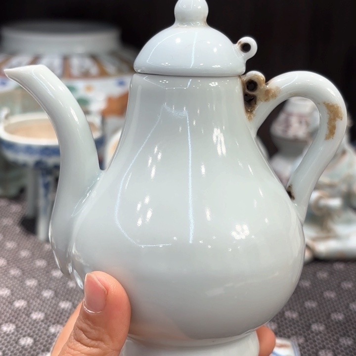 盖碗梨型壶填白釉