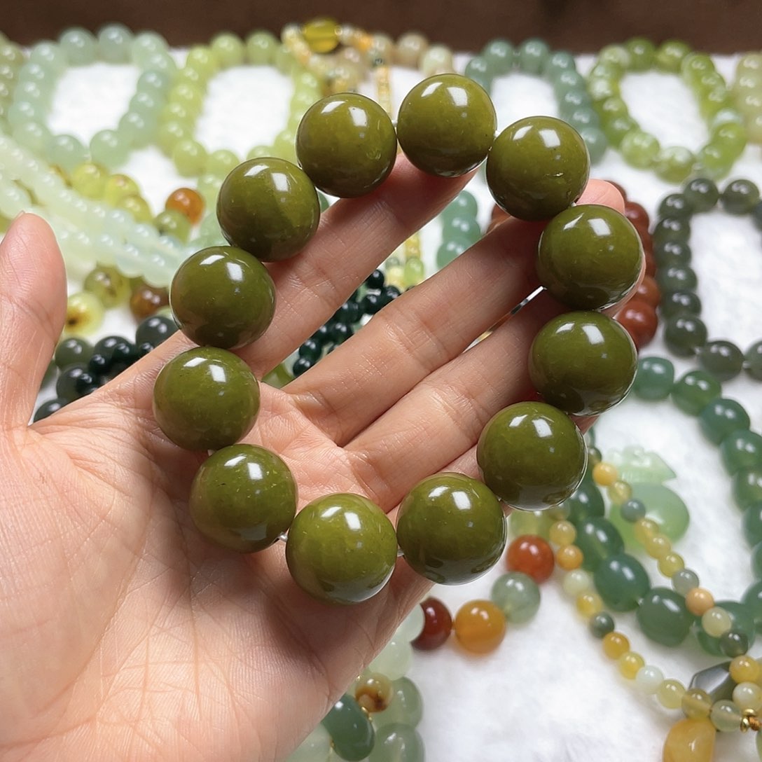 蛇纹石玉手串未镶嵌善****凡