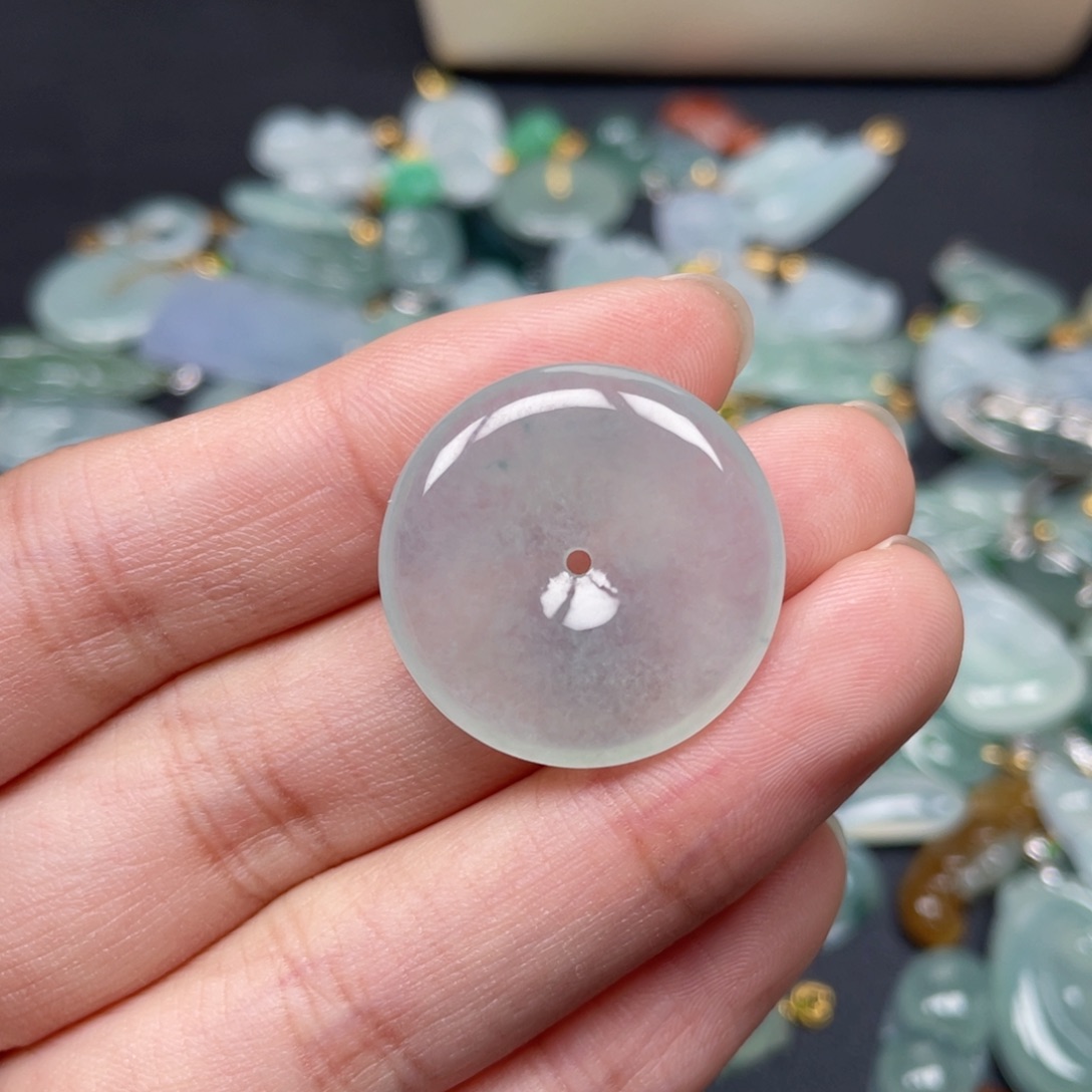 翡翠颈饰18K金镶嵌翡翠