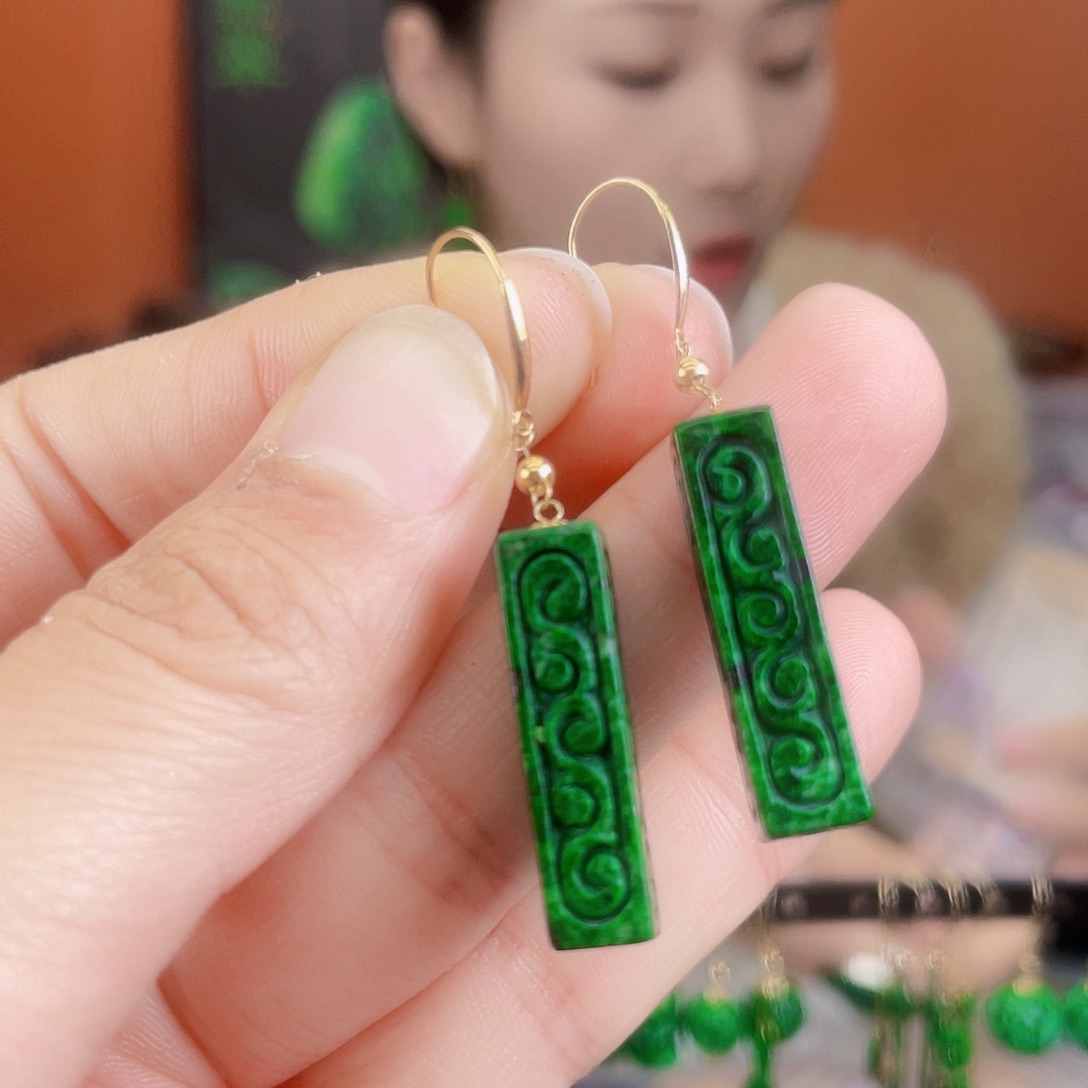 翡翠18K金镶嵌耳饰