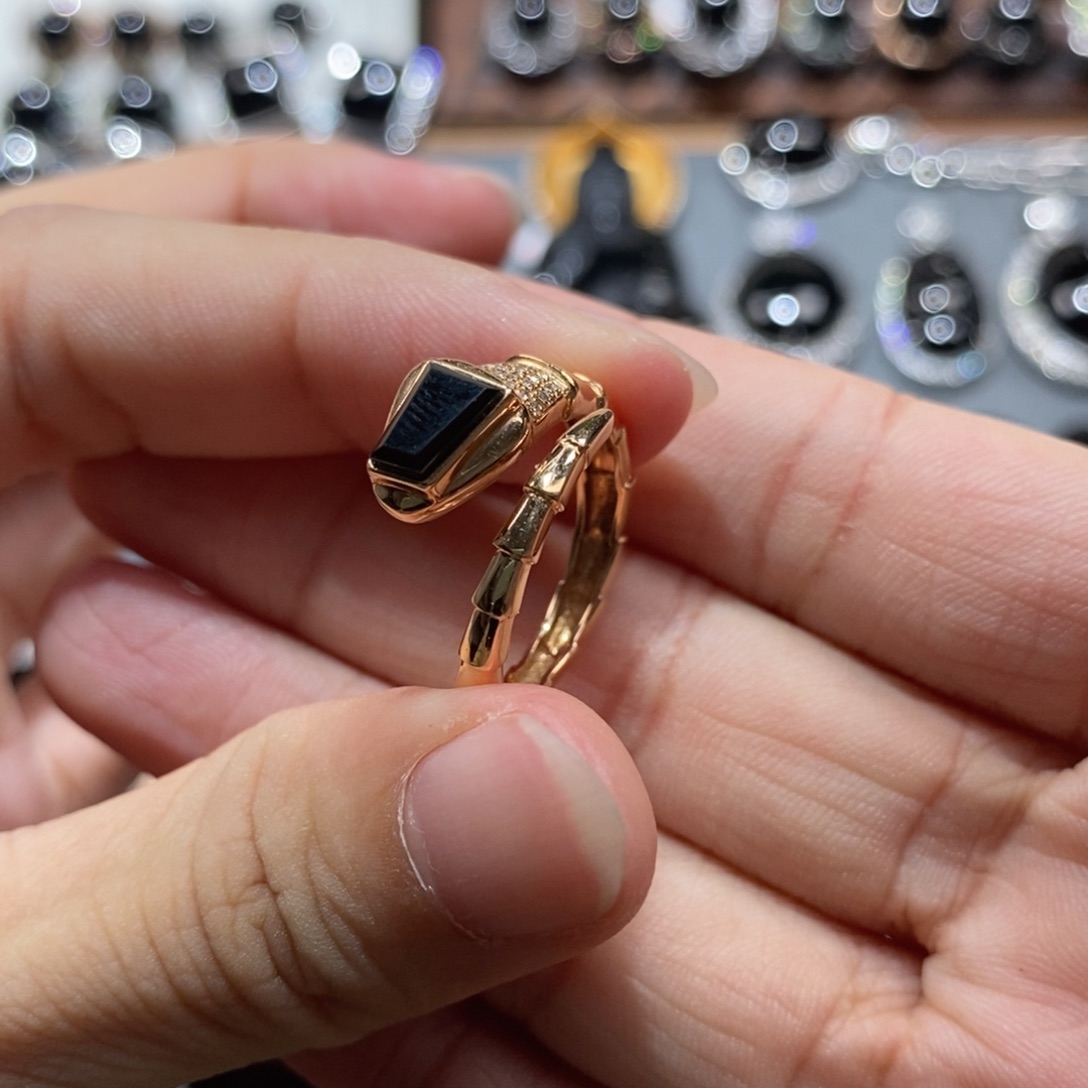 翡翠18K金镶嵌戒指