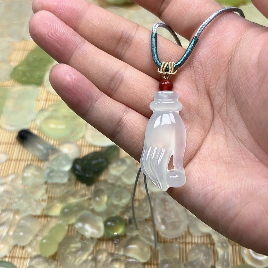 蛇纹石玉颈饰未镶嵌