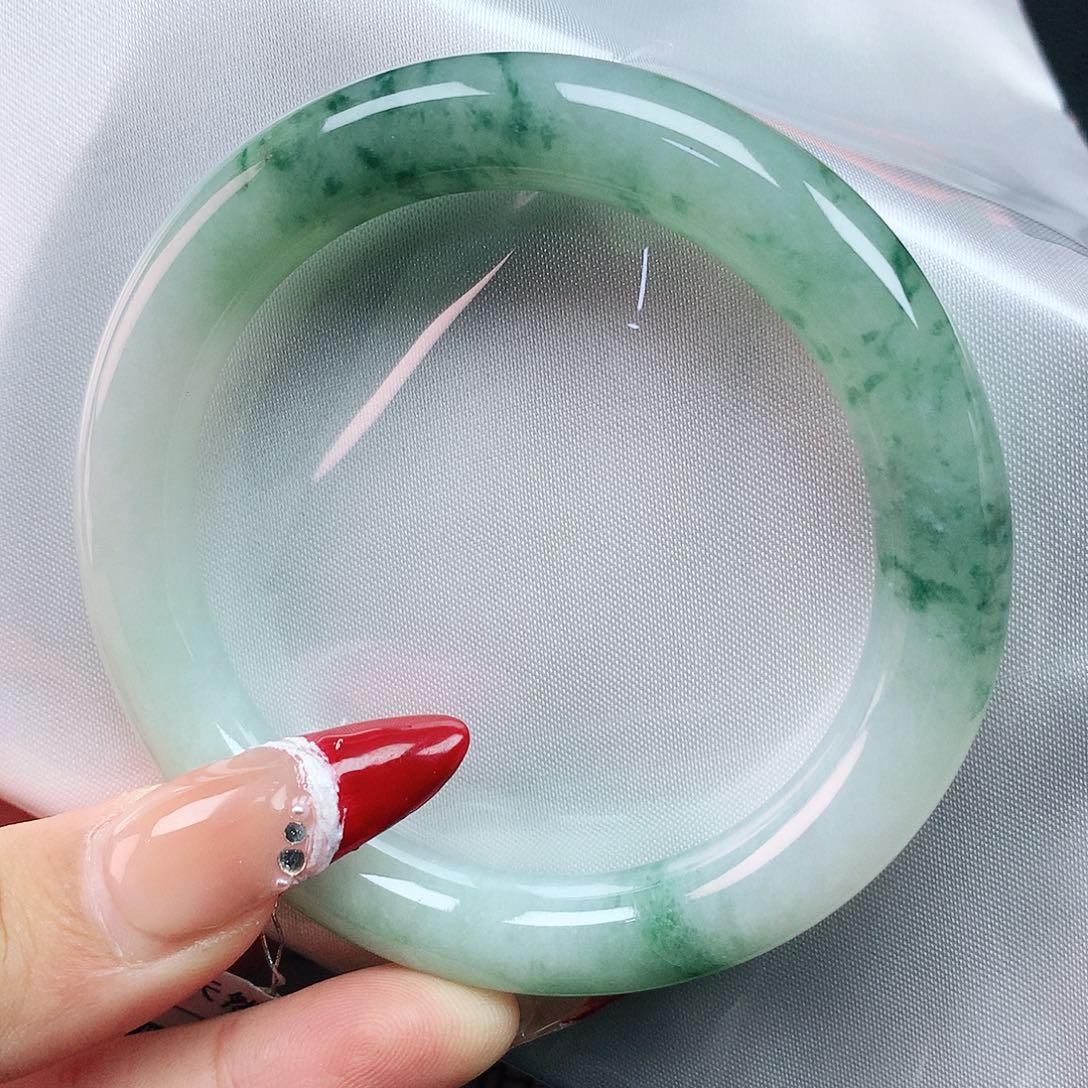 翡翠手镯未镶嵌53圈