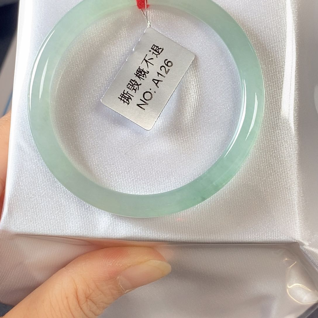 翡翠未镶嵌手镯（圆镯）50.7