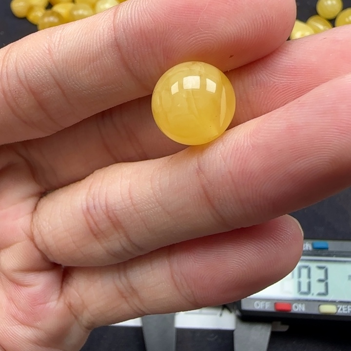 未镶嵌琥珀裸石天然460