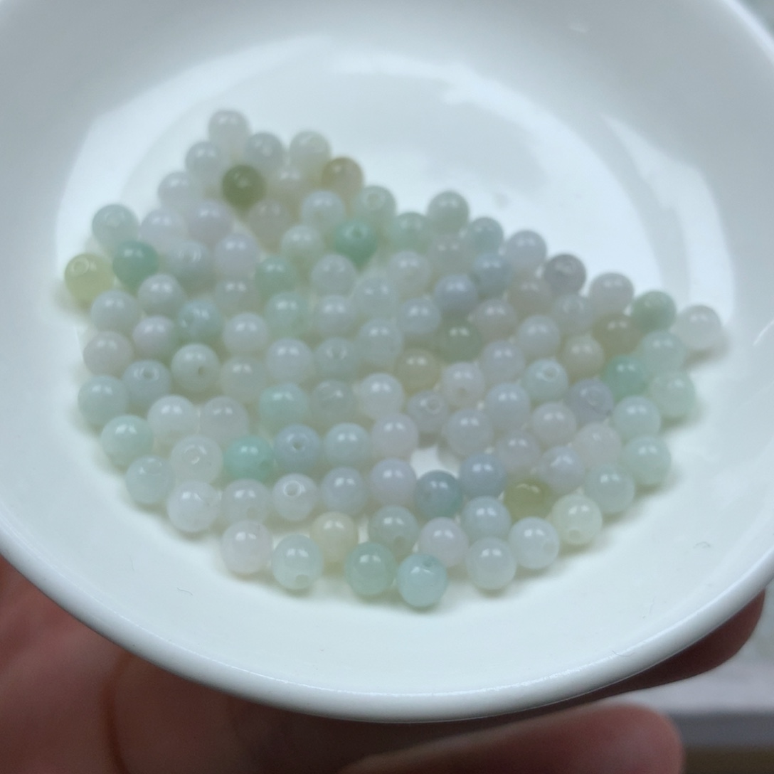 翡翠颈饰未镶嵌卡4➕。100颗。