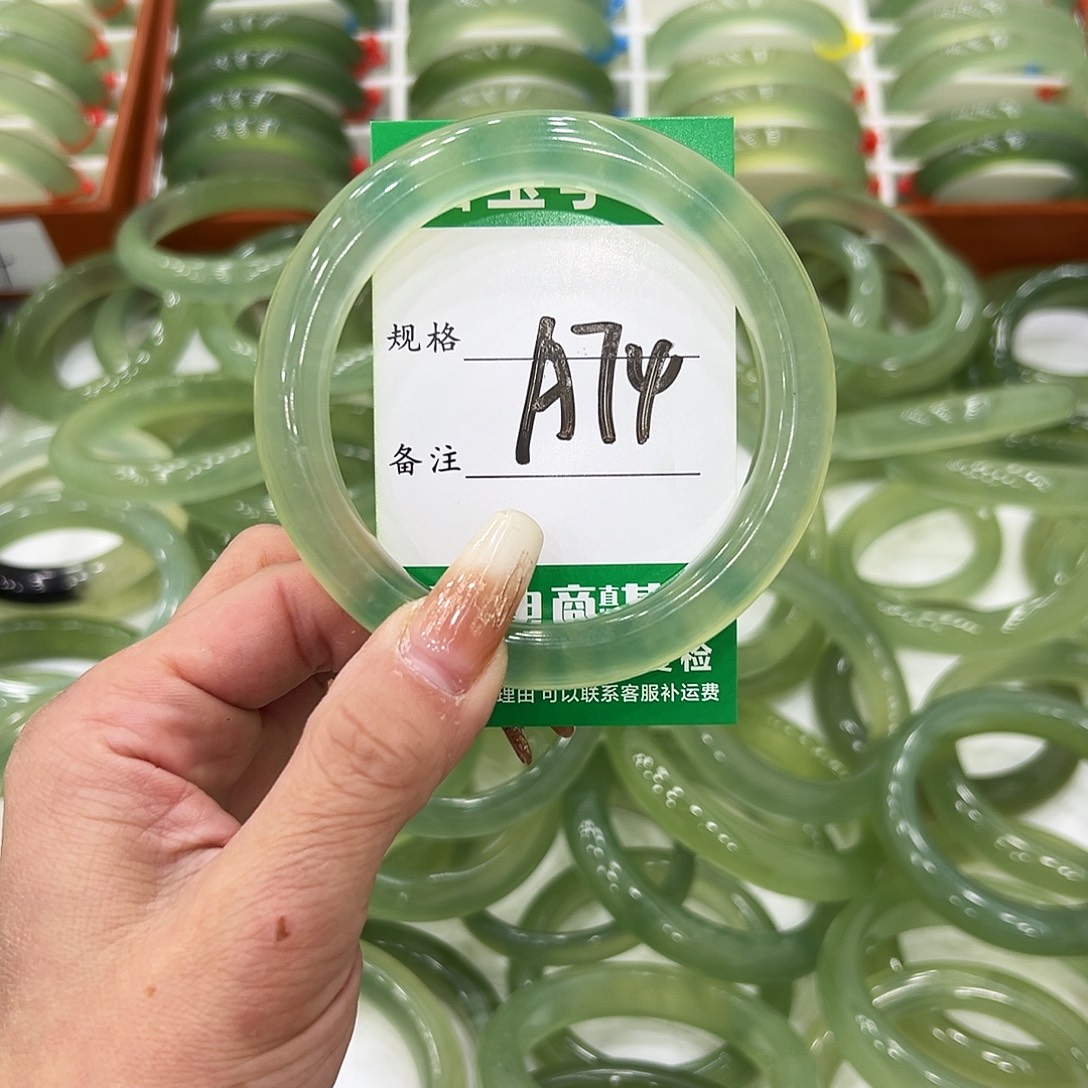 咖***糖蛇纹石玉未镶嵌手镯