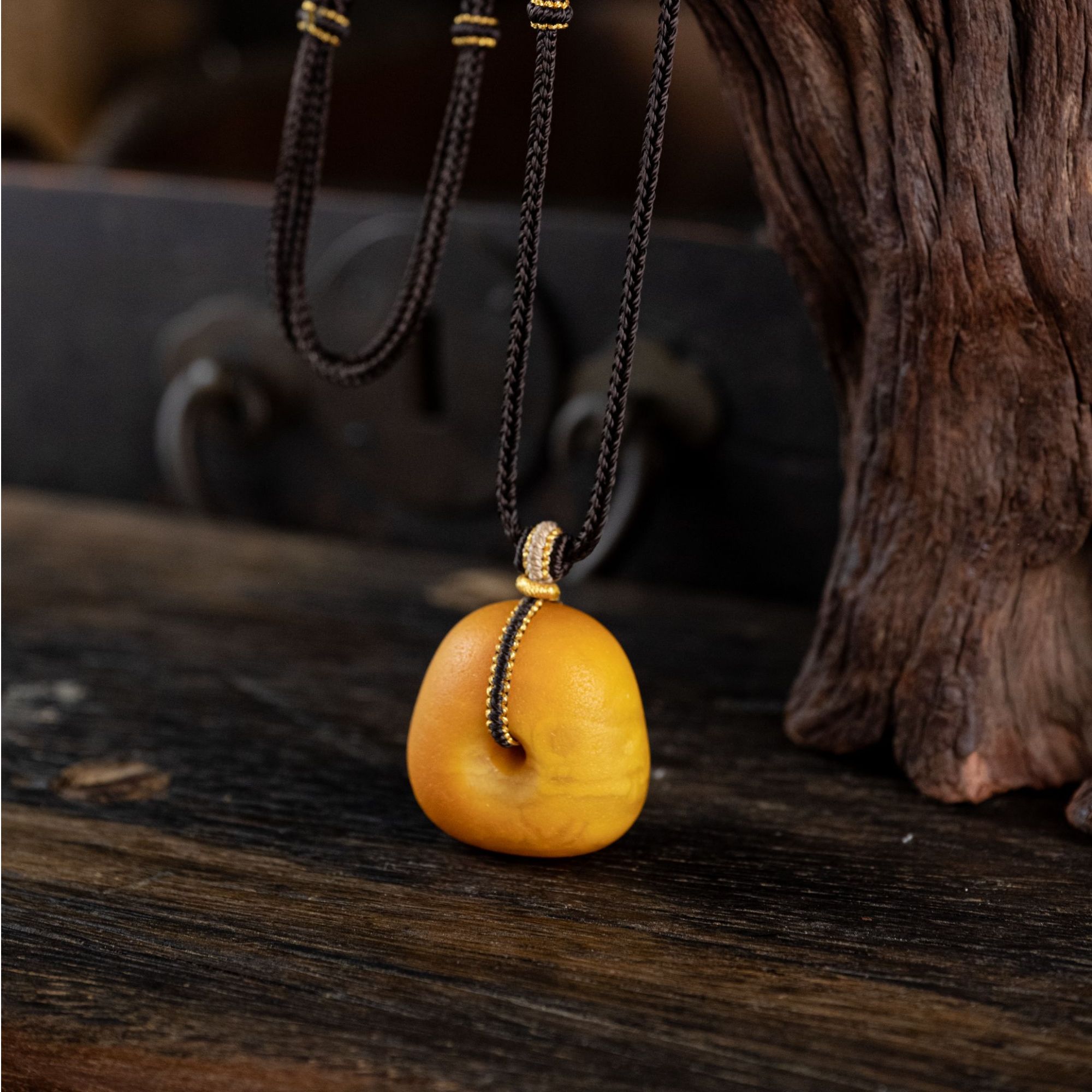 天然老蜜蜡厚饼子珠橘皮黄 十足的磨砂感 老蜜蜡锁骨坠非烤色蜜蜡