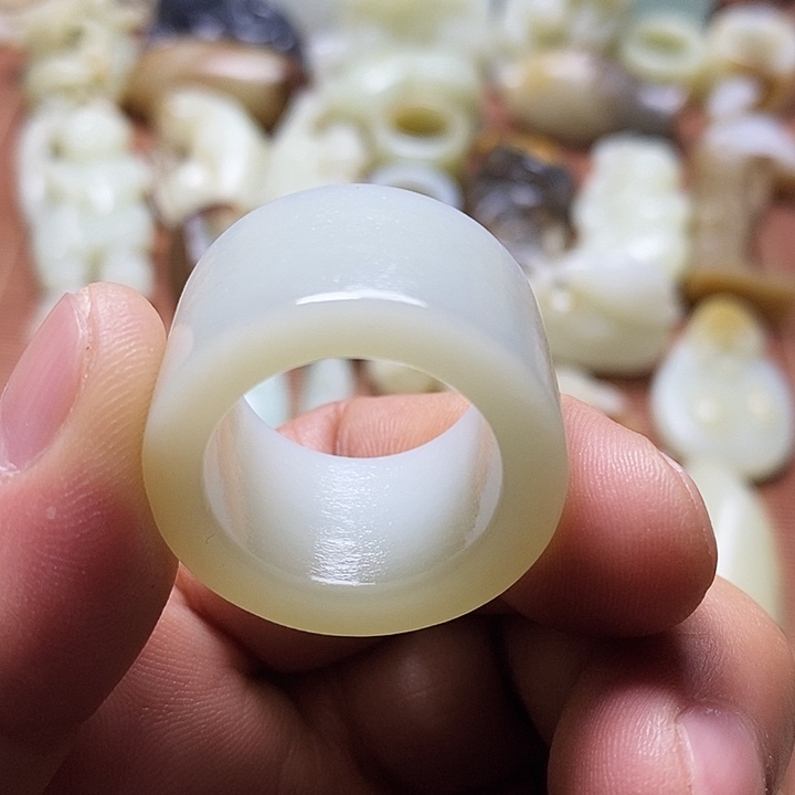 寒***释和田玉未镶嵌挂件