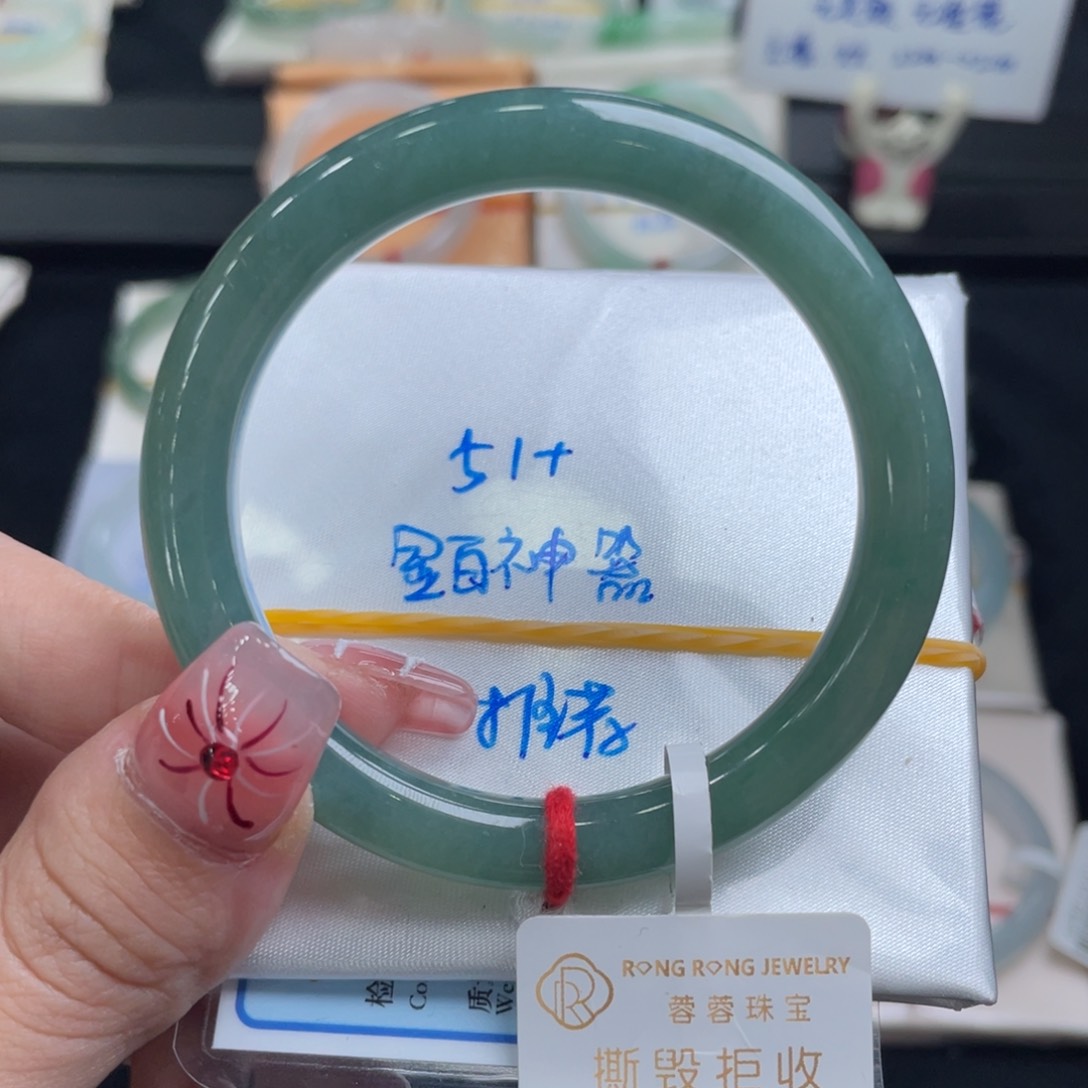 翡翠手镯未镶嵌翡翠手镯