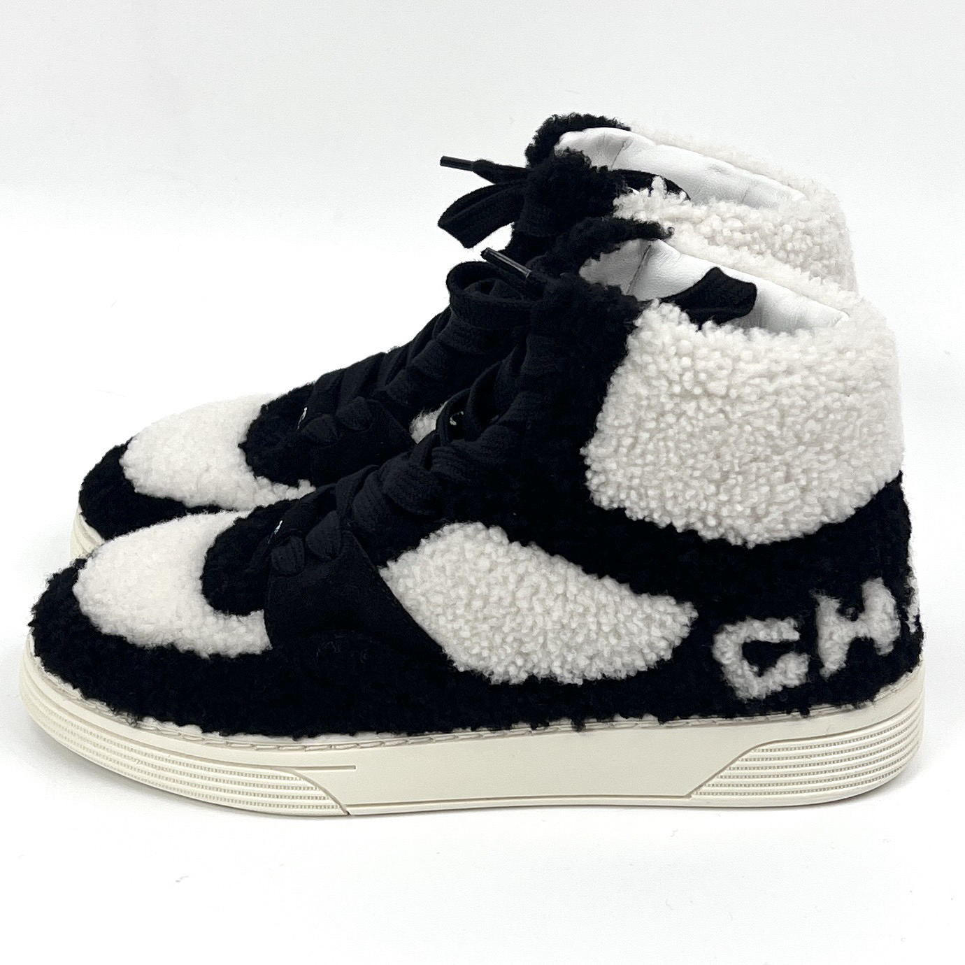 99新 Chanel/香奈儿 37码 黑白羊羔绒靴 lm4071