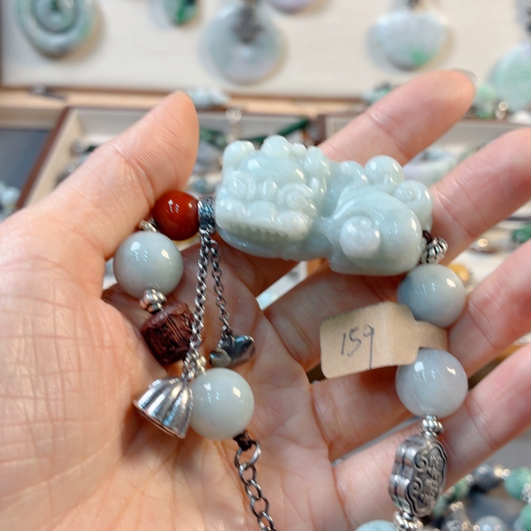 小***娜翡翠未镶嵌颈饰手串