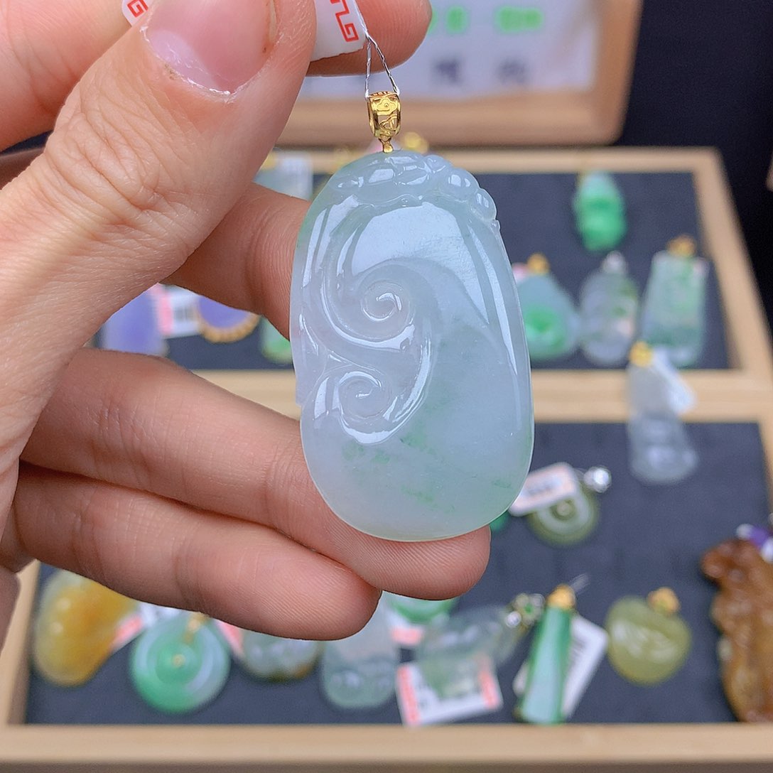 翡翠颈饰18K金镶嵌翡翠