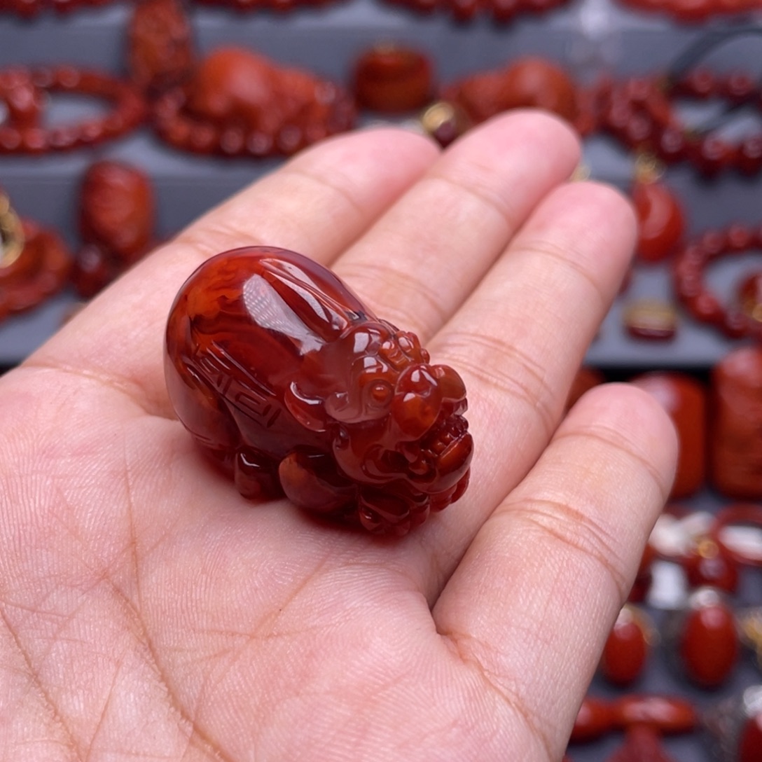 南红玛瑙未镶嵌珠宝奇石貔貅吊坠