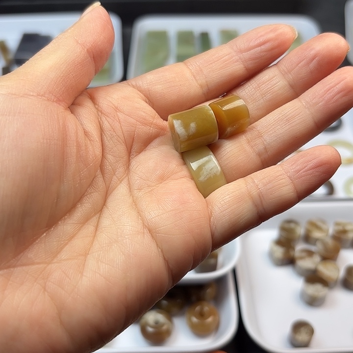 漂***妈和田玉（糖玉）未镶嵌颈饰