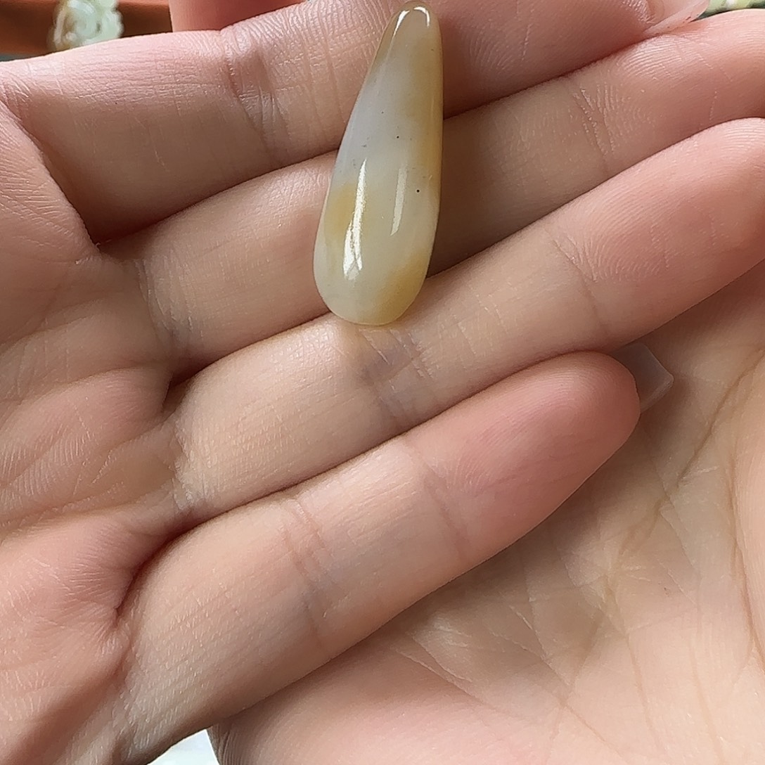 颈饰未镶嵌和田玉（糖玉）