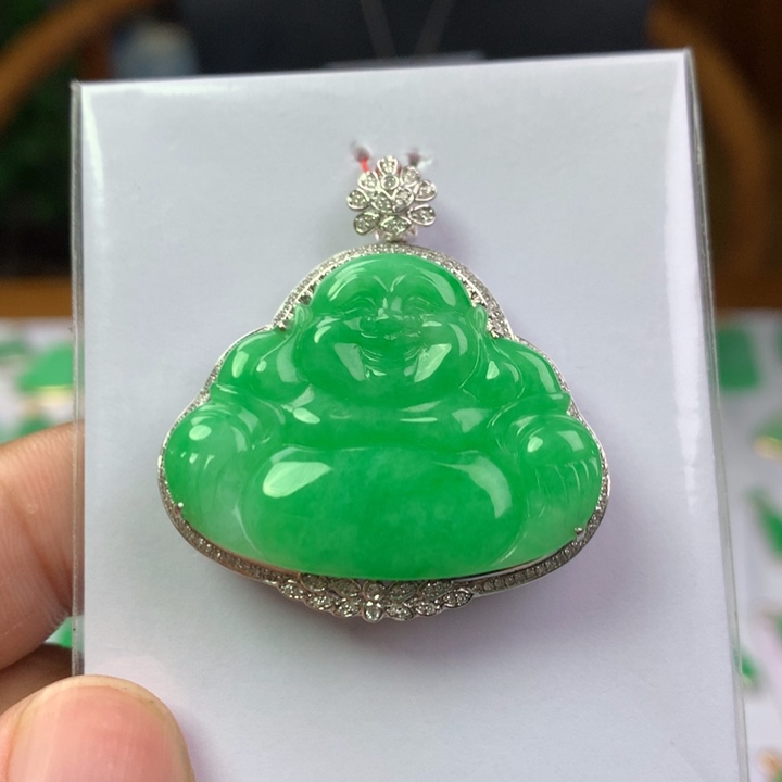 颈饰18K金镶嵌翡翠