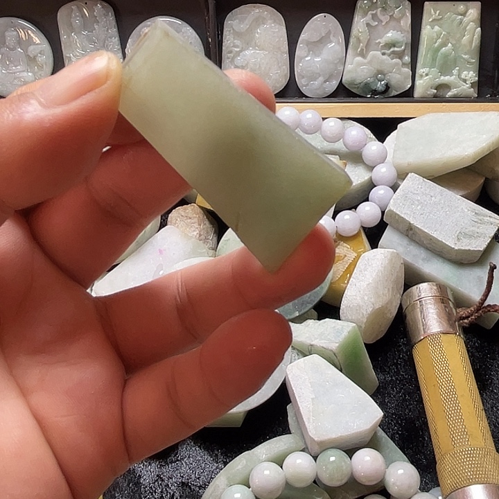 翡翠未镶嵌颈饰翡翠挂件料
