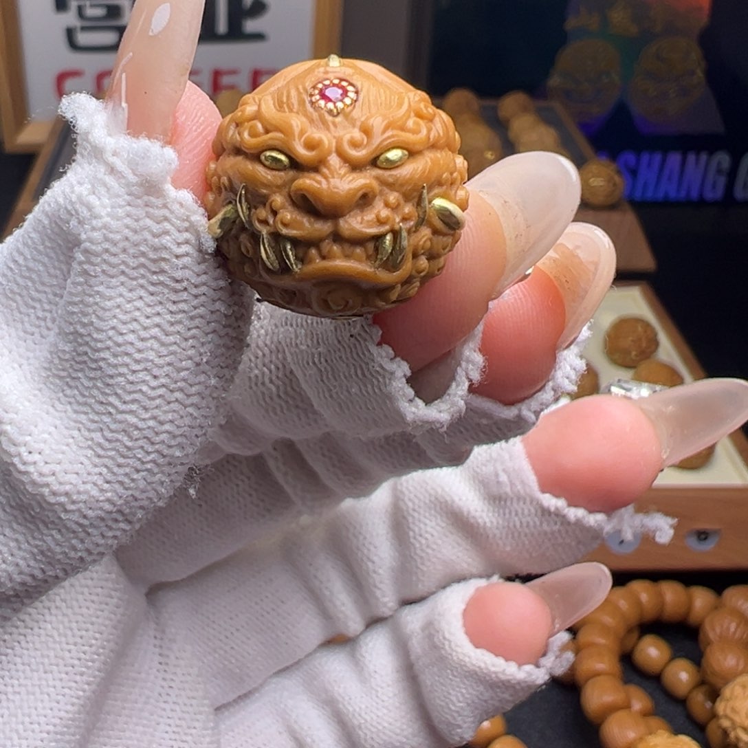 文玩核桃把件镶嵌款唐狮18左右尺寸全品有正常封口线