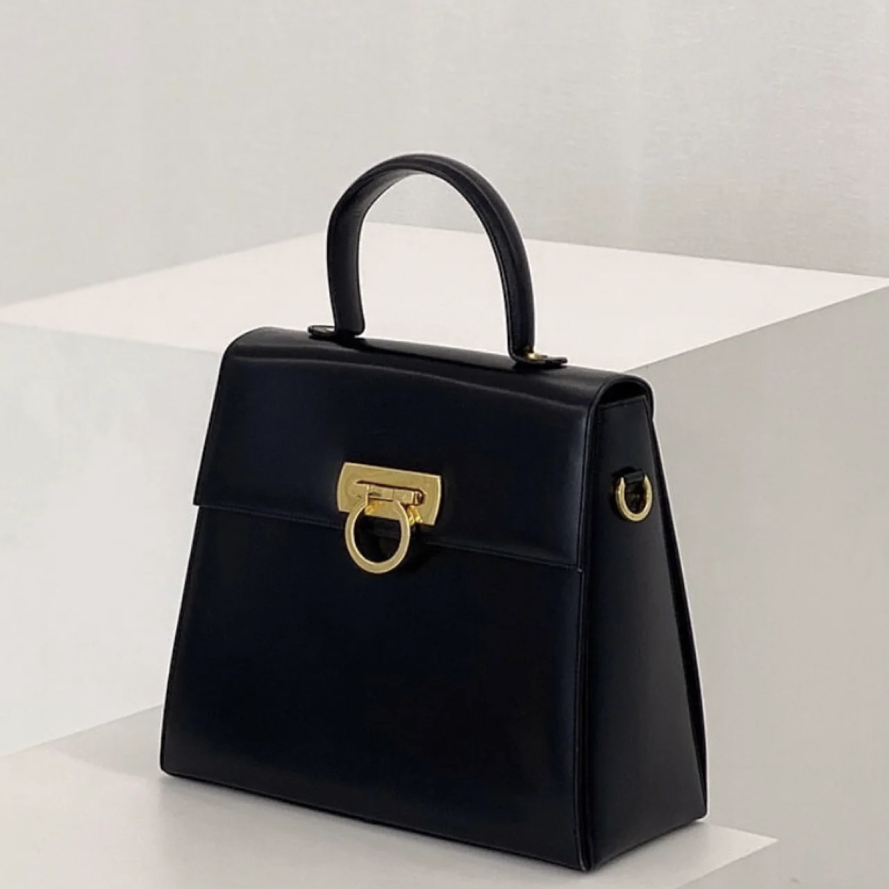 95新 FERRAGAMO/菲拉格慕 菲拉格慕中古黑金手提包（15862203）