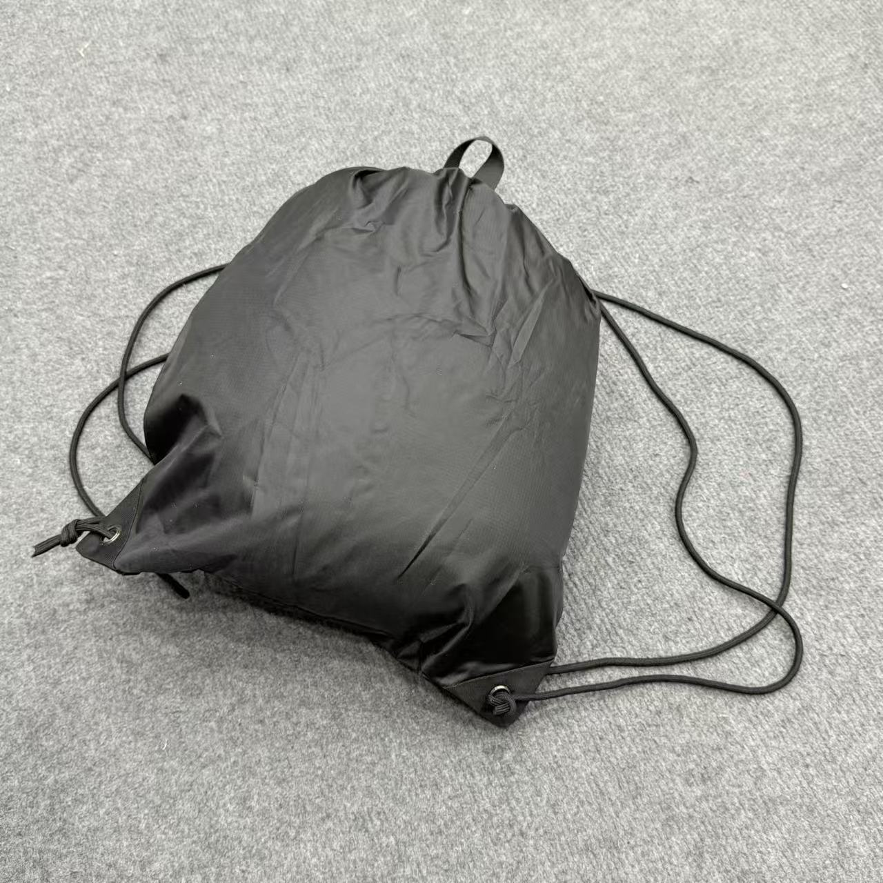 34*39 黑色抽绳双肩包