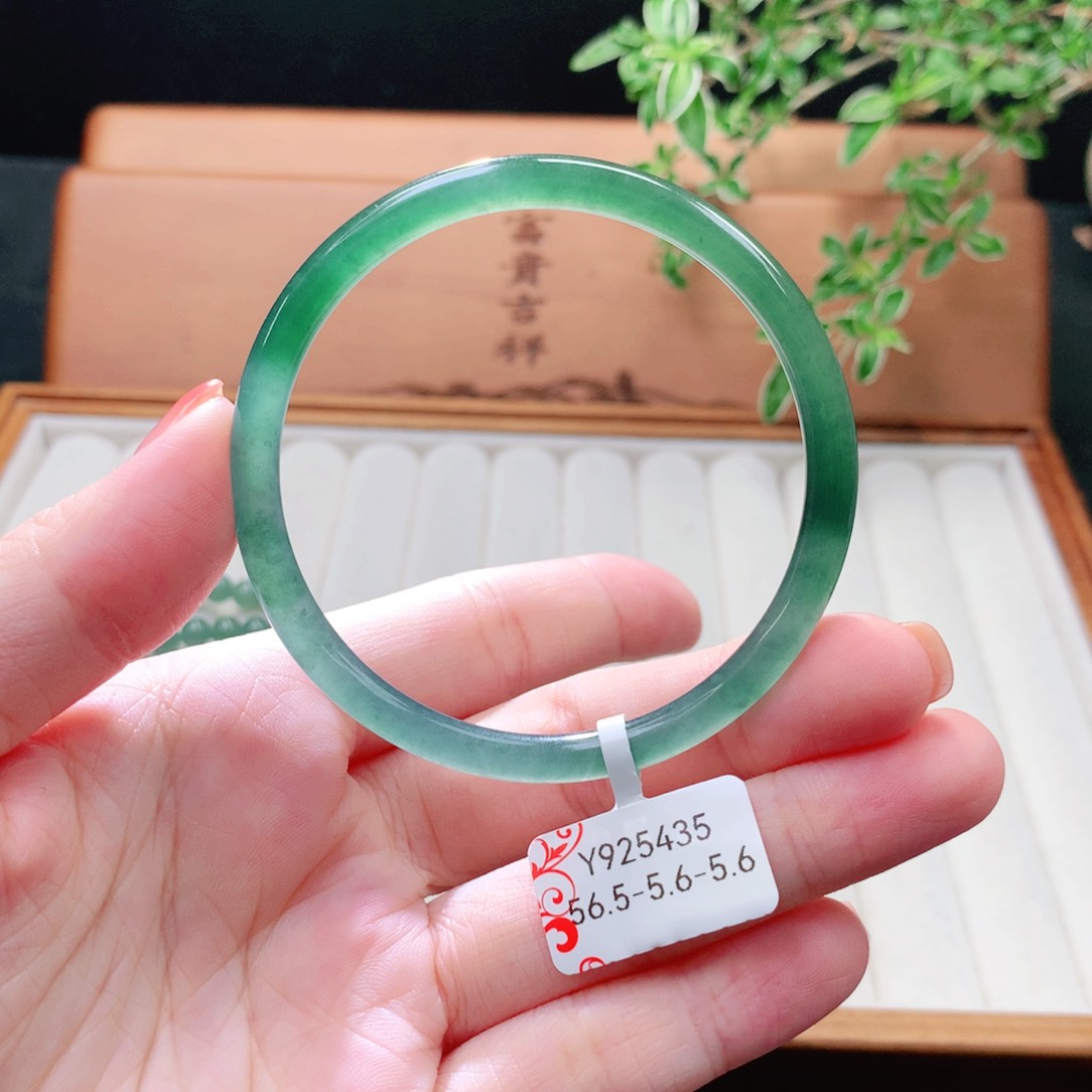 未镶嵌手镯（圆镯）翡翠