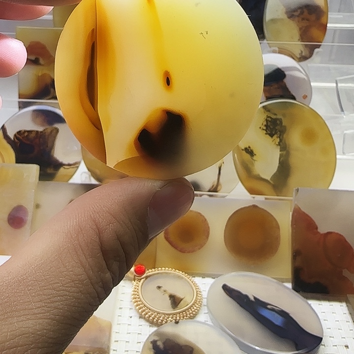 玛瑙/玉髓未镶嵌珠宝奇石