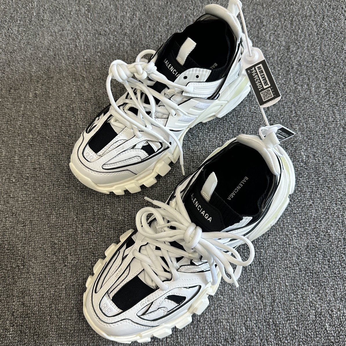 未使用 Balenciaga/巴黎世家 track 新款白黑老爹鞋 38 全新