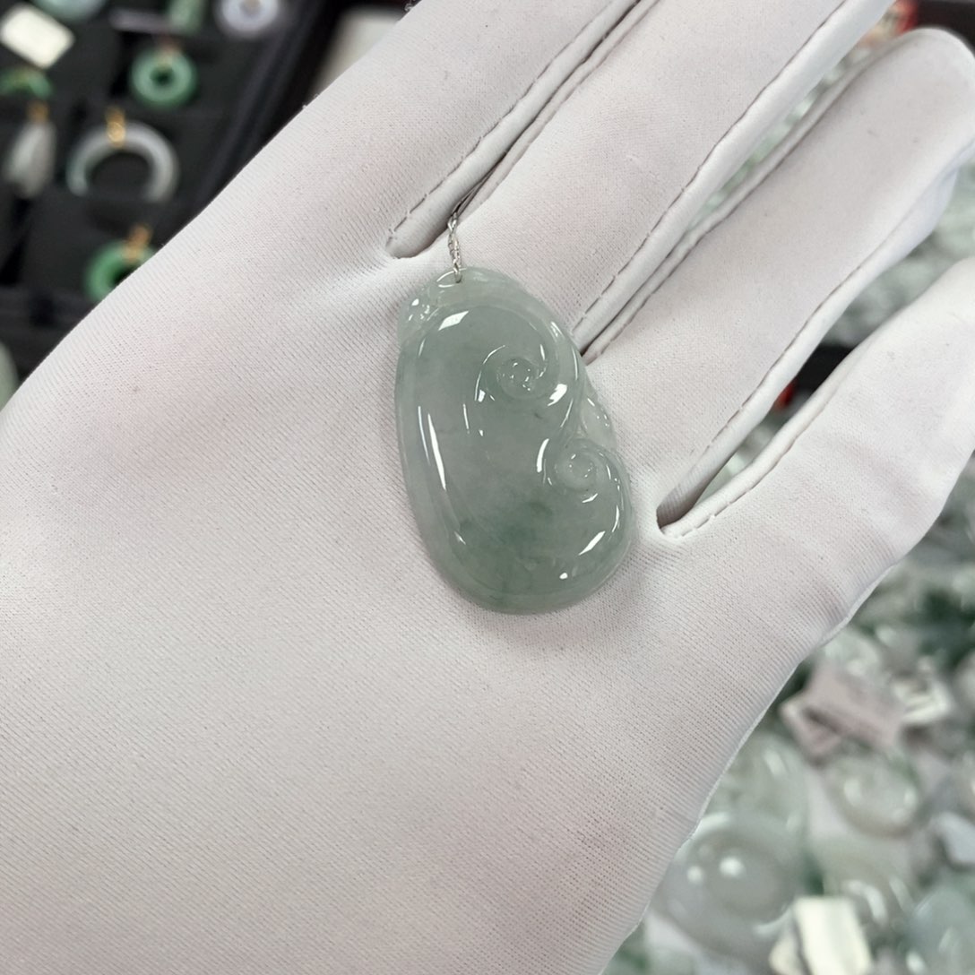 翡翠颈饰未镶嵌如意