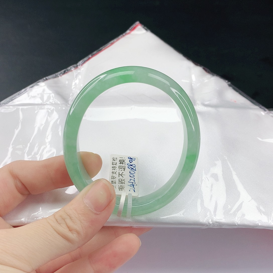 翡翠手镯未镶嵌德*翡翠180