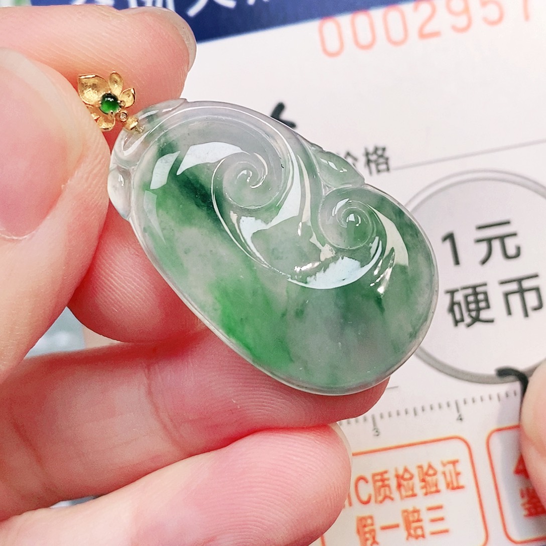 翡翠18K金镶嵌颈饰