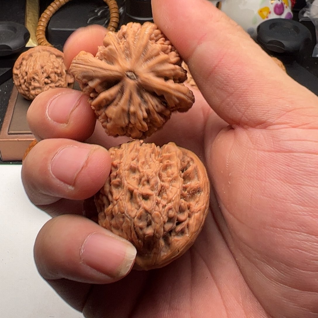 文玩核桃吊坠滢虎头王