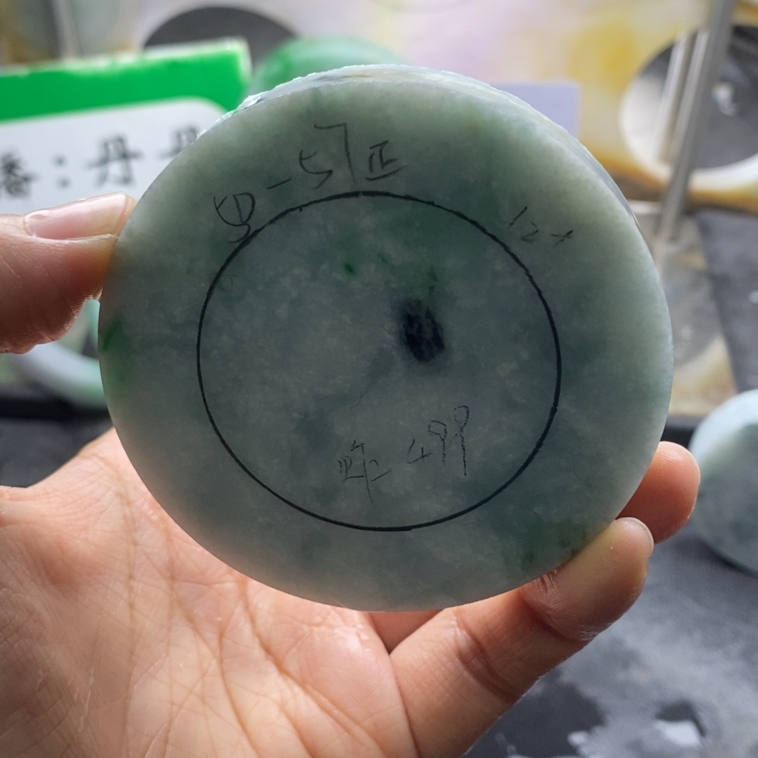 定制翡翠未镶嵌翡翠手镯