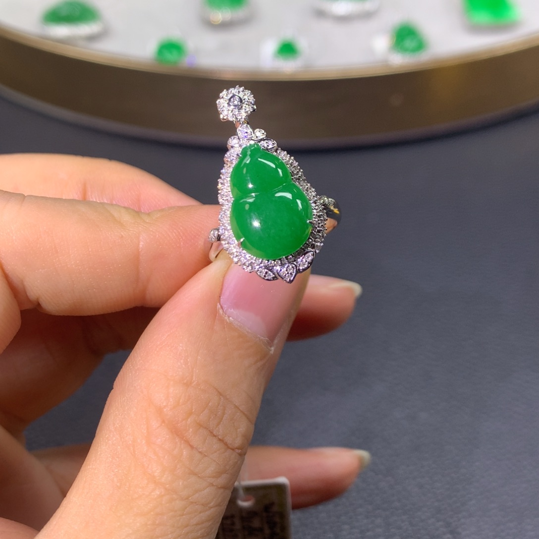 翡翠戒指18K金镶嵌翡翠