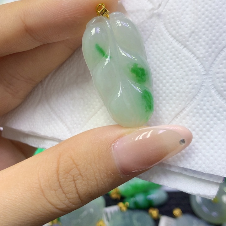 颈饰18K金镶嵌翡翠