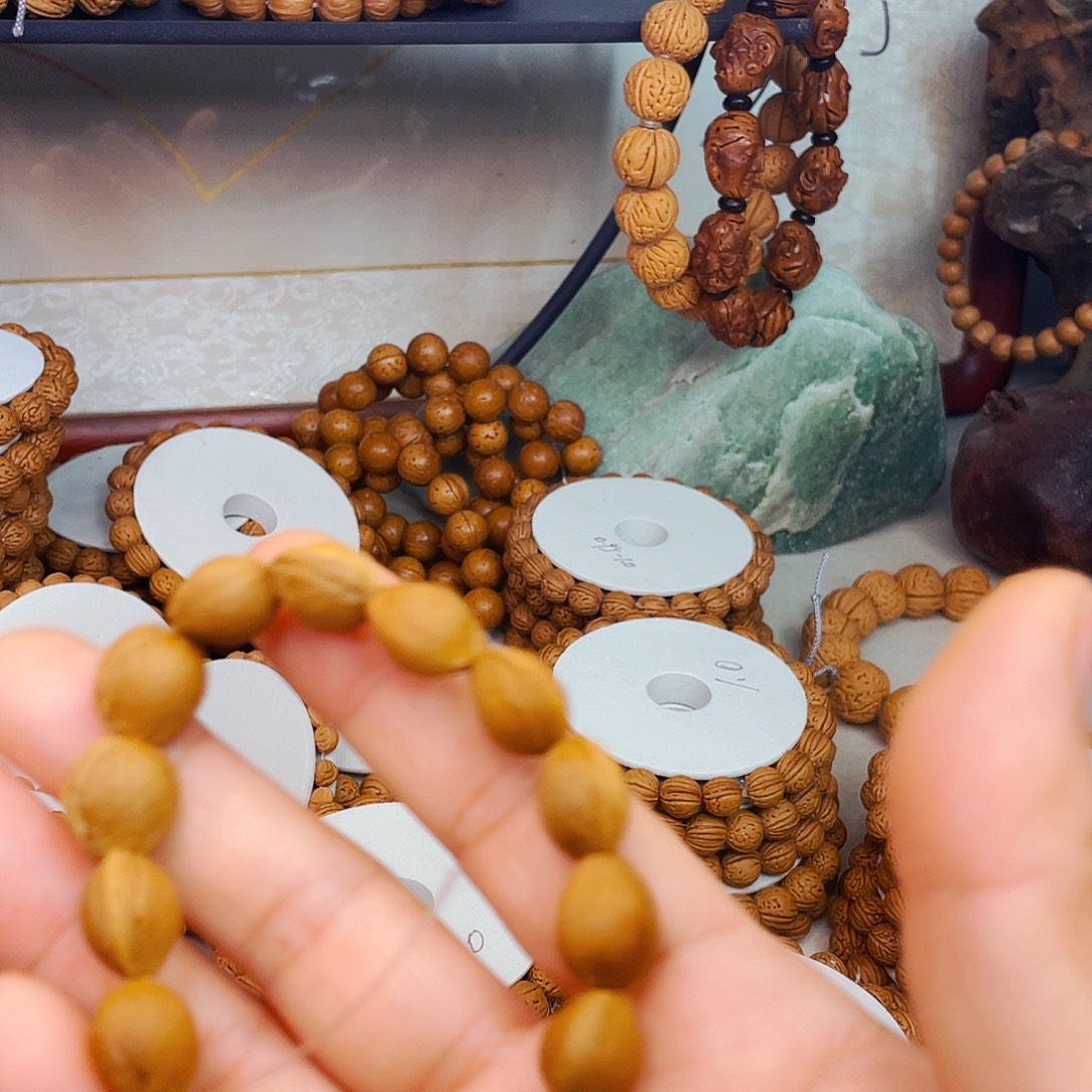 野生杏核手串，头尾有修