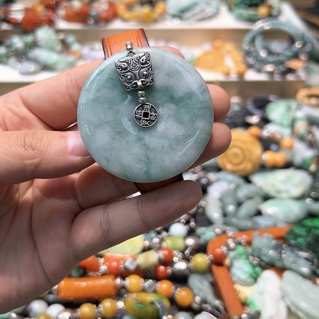 翡翠颈饰未镶嵌手串