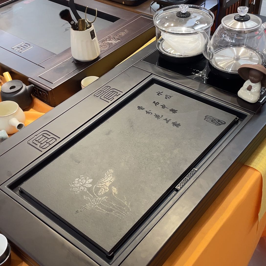 你就这样一直陪她吗她