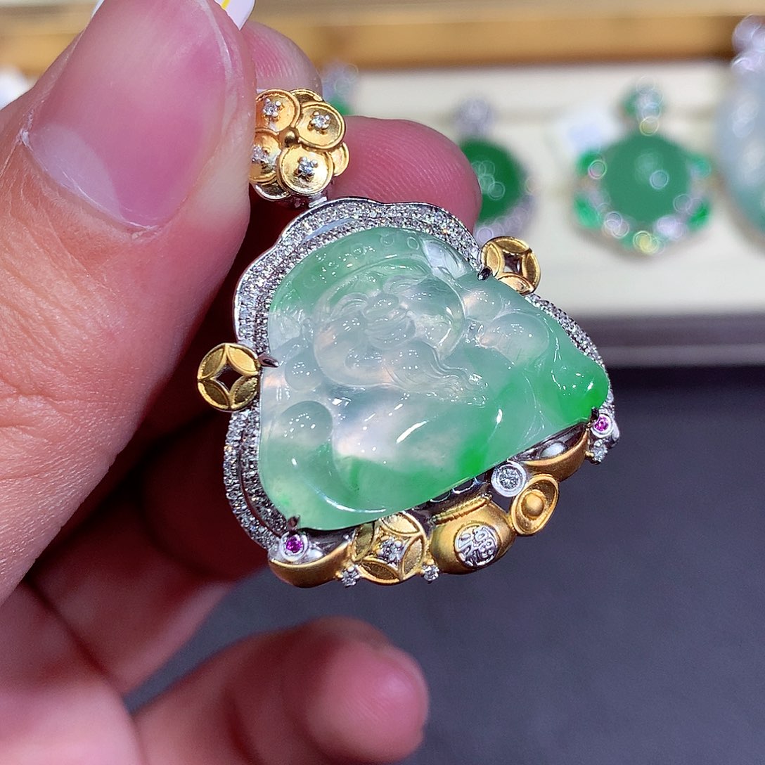 翡翠吊坠(不含链)18K金镶嵌