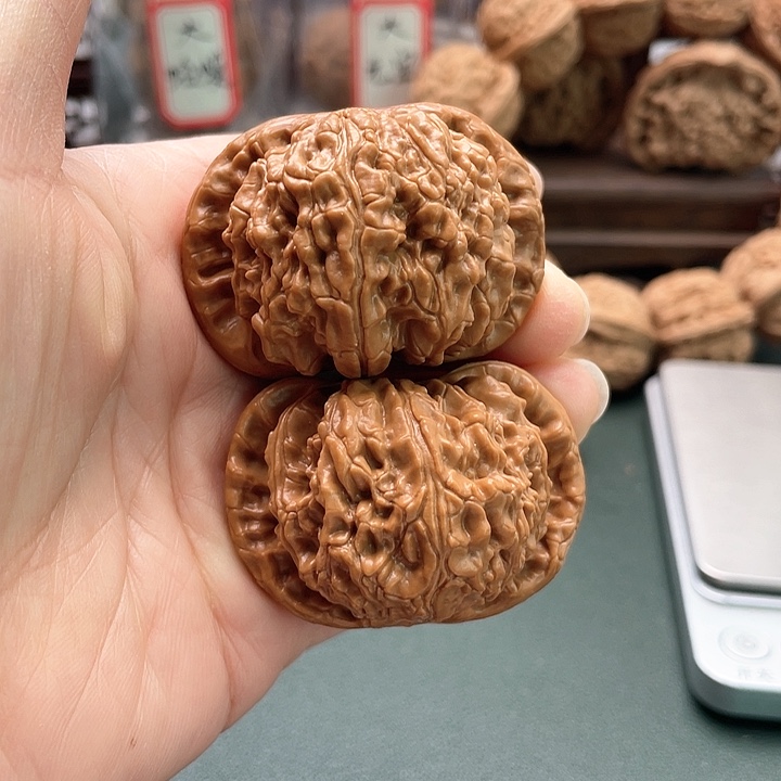 文玩核桃吊坠46白狮子