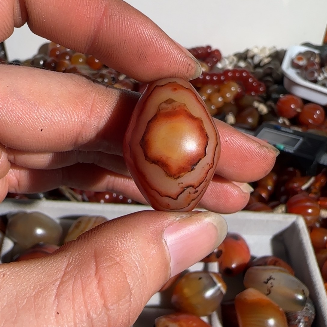 林***致玛瑙/玉髓未镶嵌颈饰