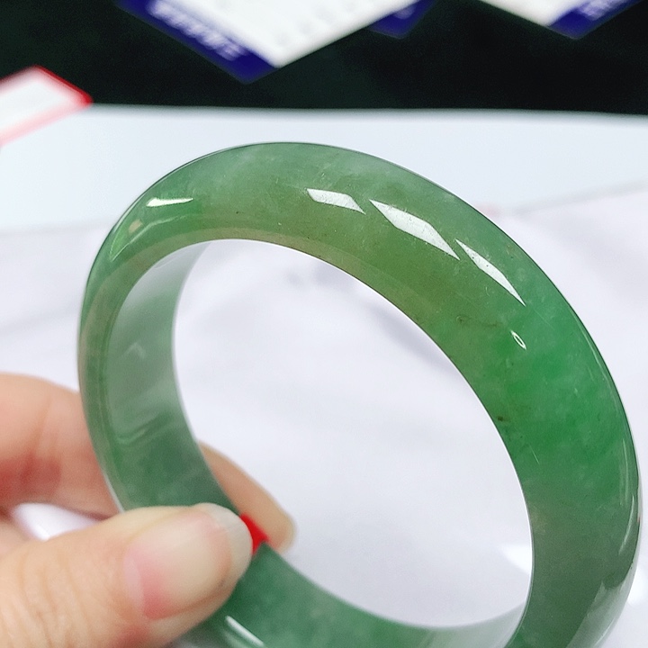 翡翠手镯（圆镯）未镶嵌
