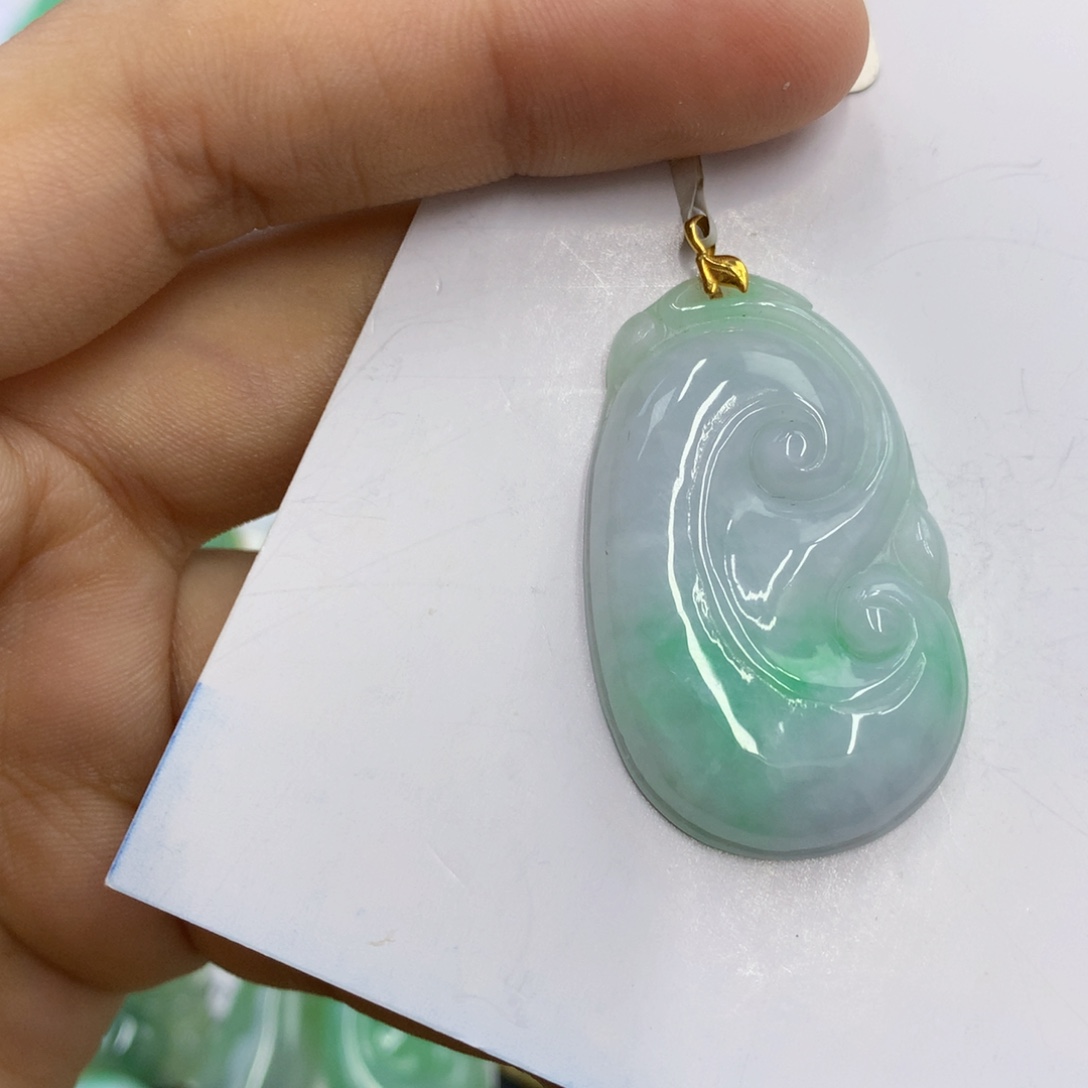 翡翠18K金镶嵌颈饰翡翠