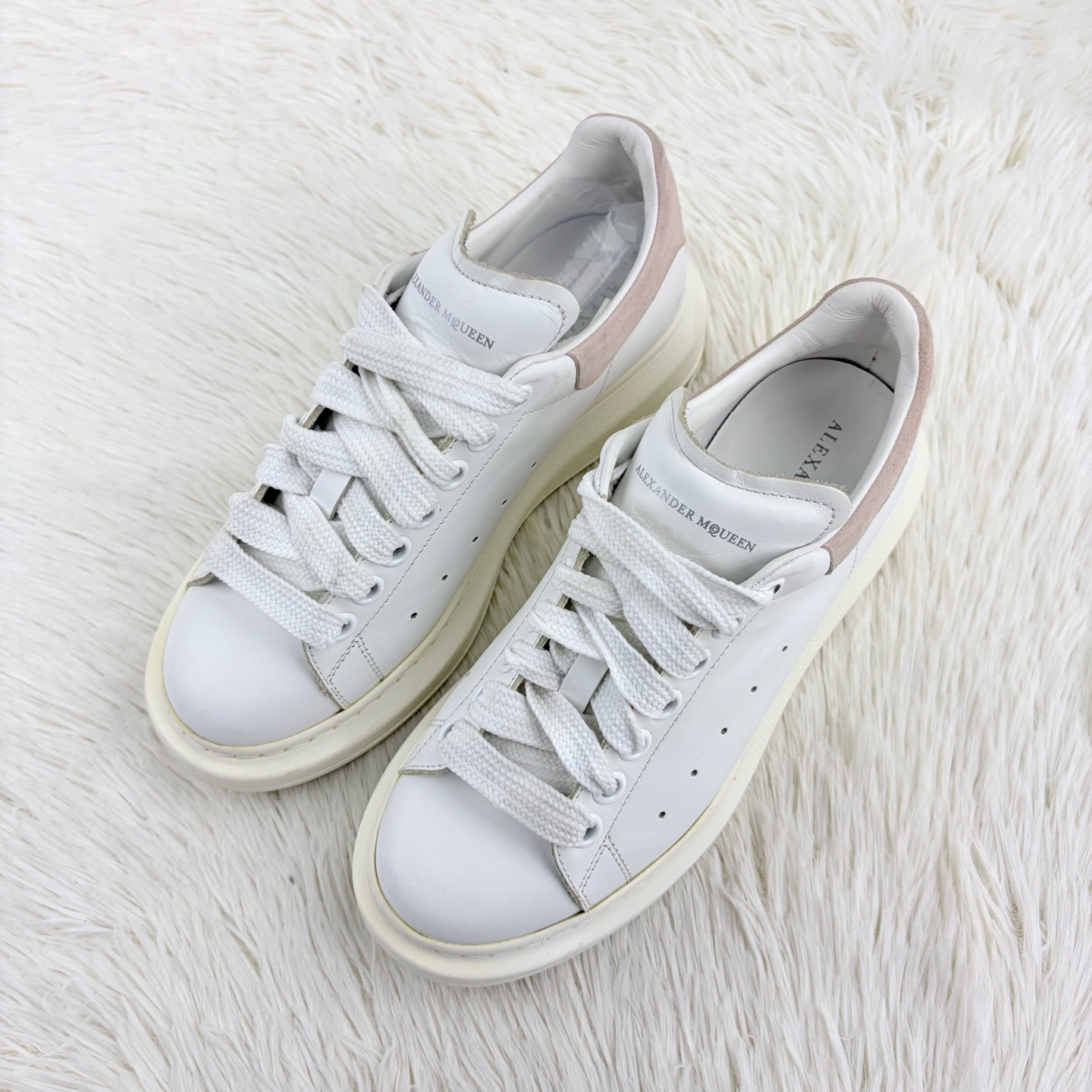 95新 Alexander McQueen/亚历山大·麦昆 粉尾运动休闲鞋 37码 咩