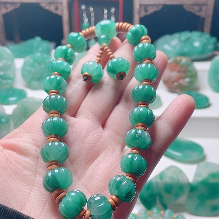 用***7石英质玉未镶嵌颈饰