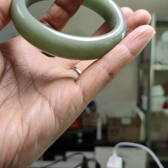 紫****石英岩玉未镶嵌手镯